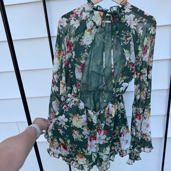 Backless romper size small - Picture 7 of 8